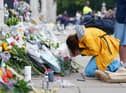 A woman is upset outside Buckingham Palace, London, following the death of Queen Elizabeth II on Thursday September 8, 2022. Picture date: Friday September 9, 2022.