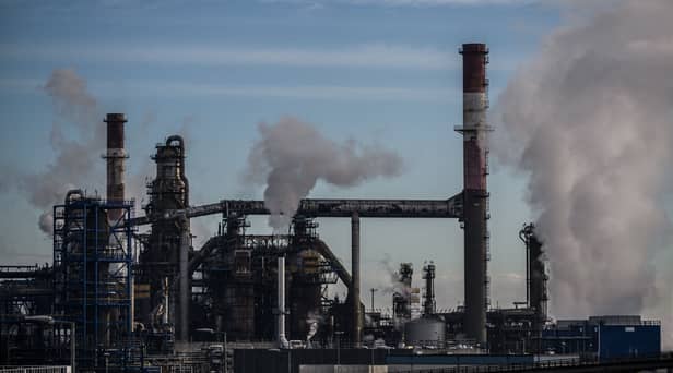 The price of crude oil increased by 5.5% on Monday April 3.