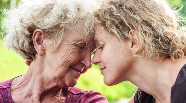 Many young people rely on grandparents for emotional support, research found (photo: Adobe)