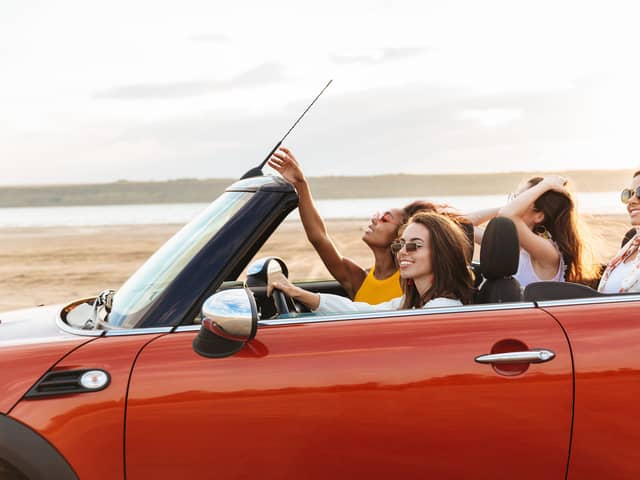 Get together with friends for a great winter drive (Drobot Dean - stock.adobe.com)
