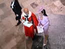 An amusing video has emerged of Katy Perry looking lost at Westminster Abbey for the coronation 
