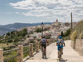 Brits could face €200 fine for wearing this item while cycling in Spain (Getty Images)