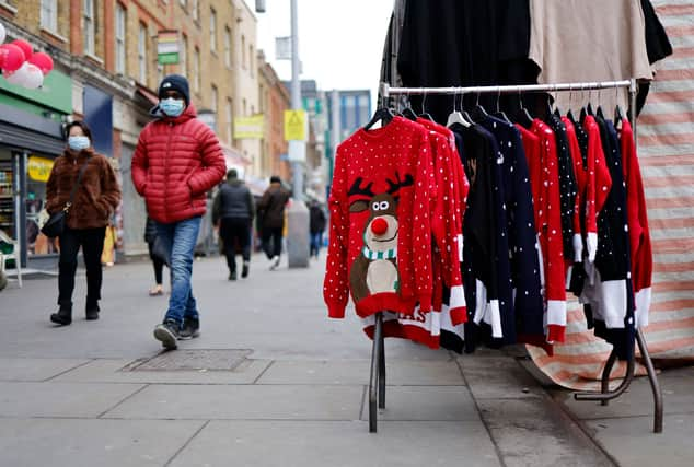 SAGE scientists have released a step-by-step guide on how to mix households safely during the Christmas period. (Credit: Getty)