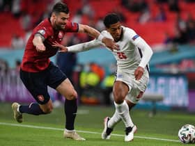 England's midfielder Jude Bellingham (R) and Czech Republic's defender Ondrej Celustka vie for the ball during the UEFA EURO 2020 Group D football match between Czech Republic and England (Photo: JUSTIN TALLIS/POOL/AFP via Getty Images)
