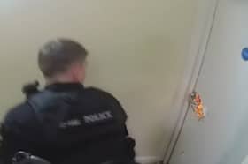Thug lunges at police with knife during arrest attempt.
