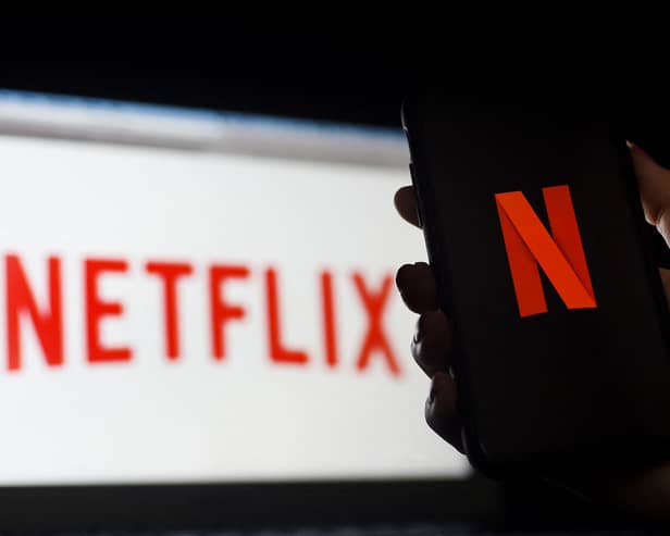 Netflix has added a new feature its its iOS apps to make watching entire shows even easier. 