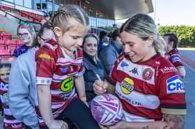 Wigan Warriors' new signing Emily Veivers meets fans at Robin Park Arena