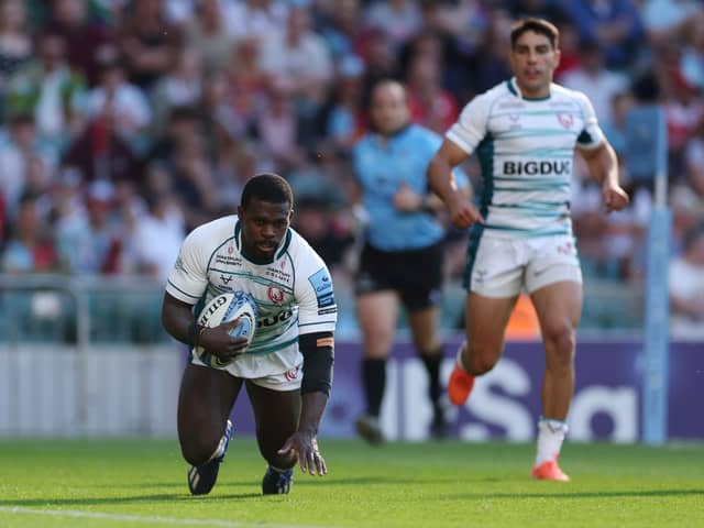 Christian Wade scoring a try for Gloucester in Premiership rugby union