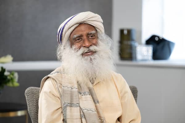 Sadhguru being interviewed by Ralph Blackburn