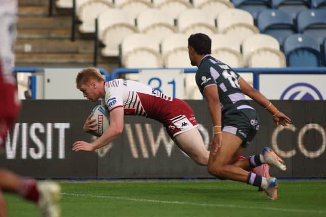 Wigan Warriors winger Zach Eckersley scoring a try against Huddersfield Giants