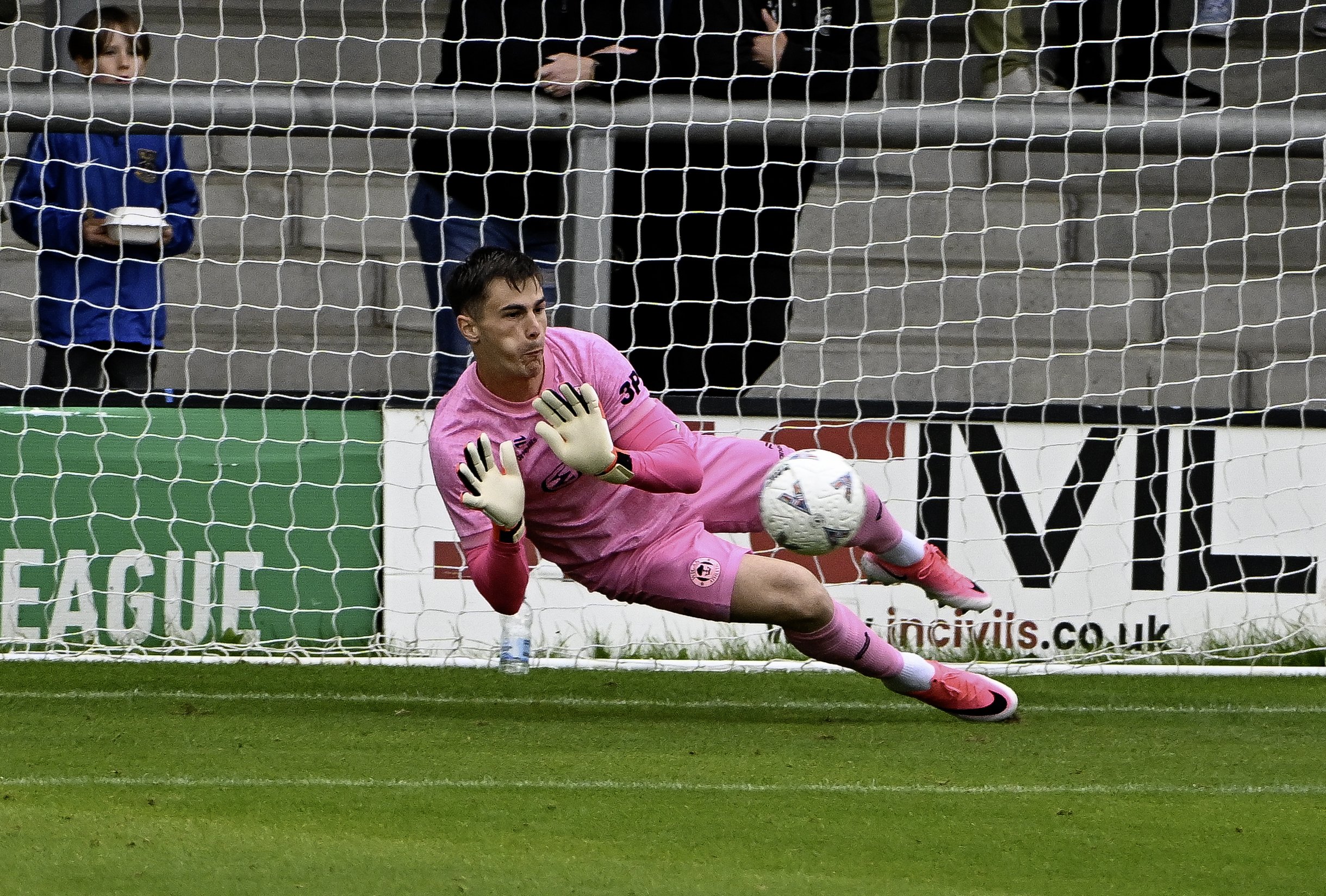 Wigan Athletic boss backs new goalkeeper Joe Walsh after impressive response to tough first outing