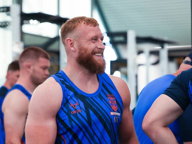 Luke Thompson quite clearly never skips the gym!