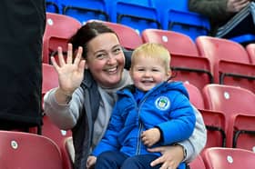 LATICS FANS PICS V READING