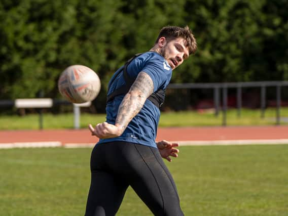 Oliver Gildart in training