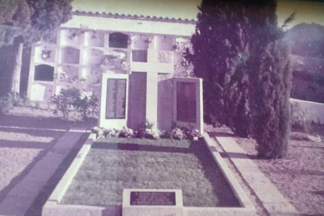 Rita and Brian Lowe's grave