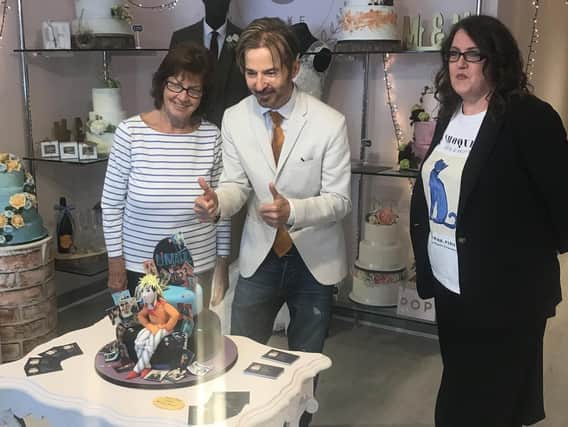 Limahl with his mum Cynthia (left) and cake creator Jules Smith