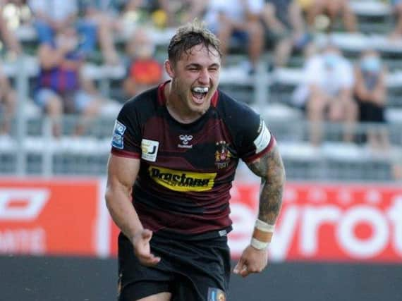 Sam Powell scores a try against Catalans