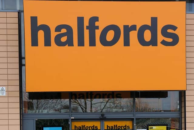 Hundreds of MOT testers and vehicle technicians are being recruited by Halfords Autocentres amid an increase in the used car market.