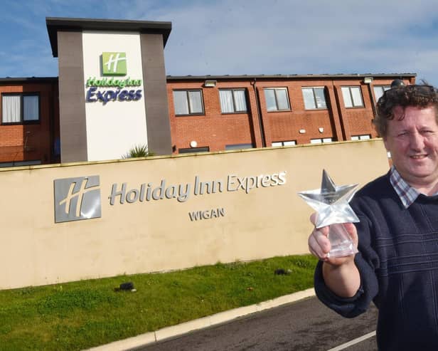 Steve McManaman celebrates another award for his Holiday Inn Express