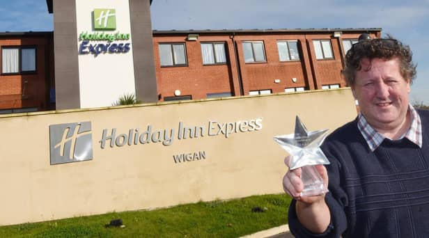 Steve McManaman celebrates another award for his Holiday Inn Express