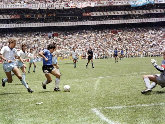 Maradona scores the second Argentina goal against England in 1986