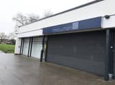 Plans to convert a former betting shop into a drinking establishment have been approved by a planning committee