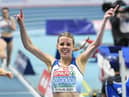 Keely Hodgkinson winning the 800m