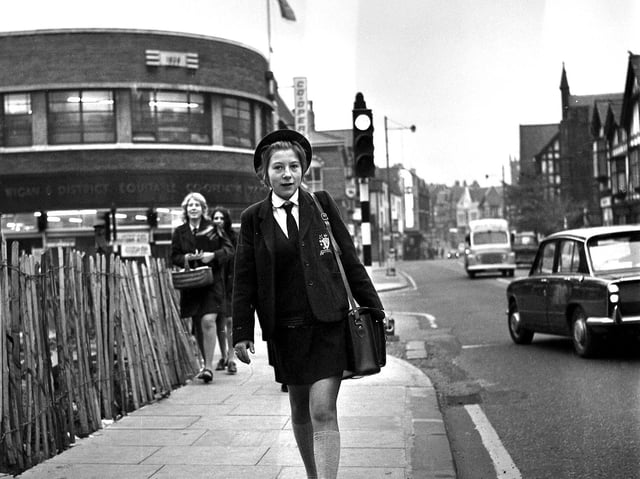 Gidlow schoolgirls model their new uniforms in 1971