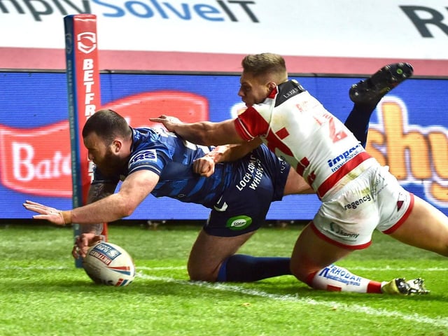 Jake Bibby goes over for his opening try