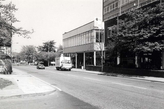 The Arndale Centre in 1988. The view is of Otley Road looking north-west from the junction with Dennistead Crescent.