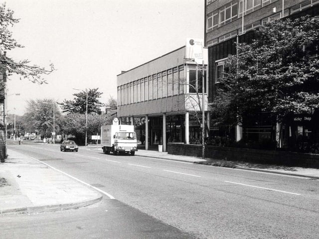 The Arndale Centre in 1988. The view is of Otley Road looking north-west from the junction with Dennistead Crescent.