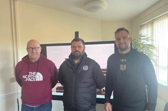 Peter Hill, centre with Danny Sculthorpe, right and Phil Veivers