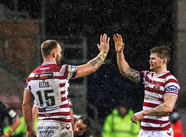 Wigan Warriors beat Huddersfield Giants