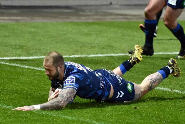 Zak Hardaker slides over for the opening try