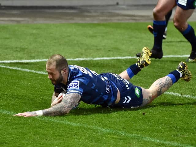 Zak Hardaker slides over for the opening try