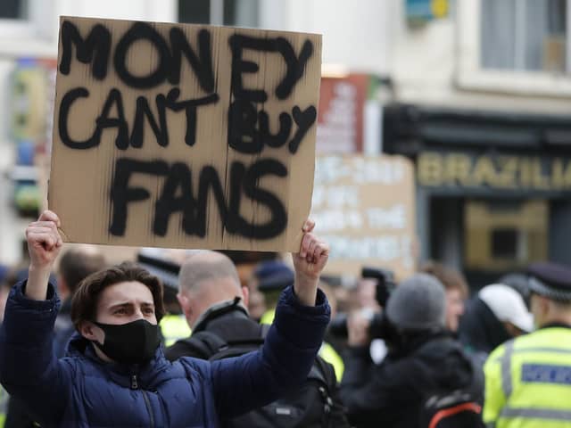 Supporters protest outside Chelsea's ground before the announcement of the wholesale English withdrawal from the European Super League