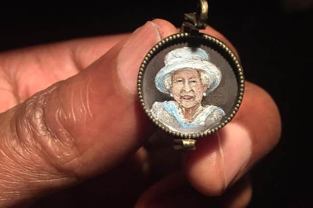 Hedley's micro art of Her Majesty The Queen