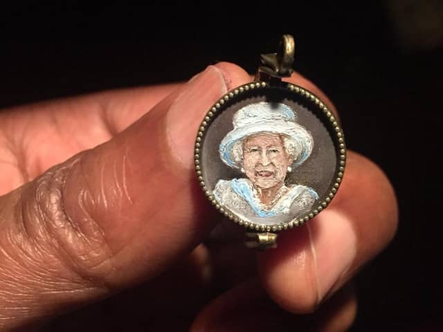 Hedley's micro art of Her Majesty The Queen