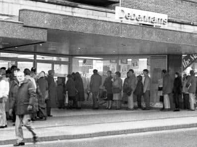 Retro 1980s - Wigan's stores begin their Boxing Day sales at Debenhams and Marks and Spencer Standishgate
