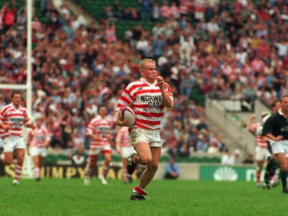 Craig Murdock goes over for a stunning try at Twickenham