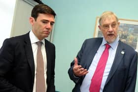 Andy Burnham and Lord Peter Smith at Wigan Infirmary in 2017