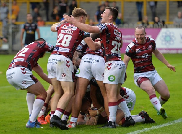 Celebrating Brad Singleton's late try