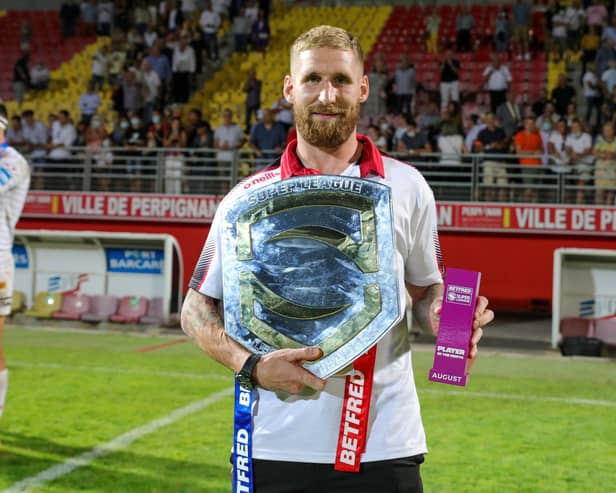 Sam Tomkins with the League Leaders Shield last week