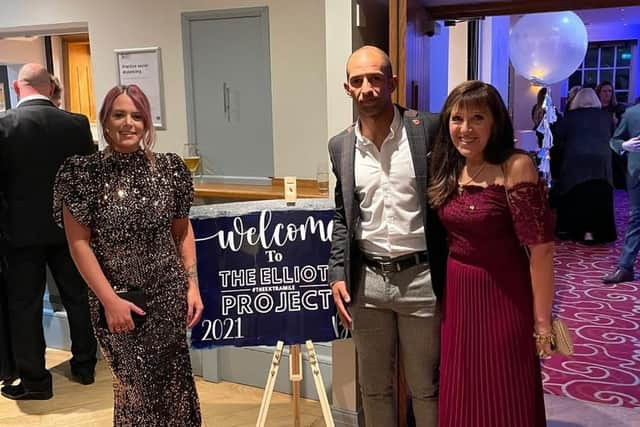 Sgt Alex Rigby, right with Elliot's mum Shirley and friend Abi, left