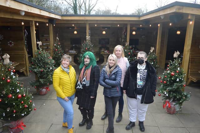 Students and staff from Wigan and Leigh College’s floristry department were commissioned by the Boar’s Head to decorate the outside area