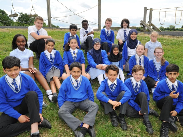St Thomas More RC primary school year 6 leavers Y617 EMN-170308-134250001