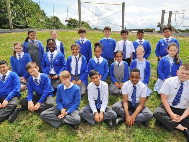 St Thomas More RC primary school year 6 leavers Y617 EMN-170308-134303001