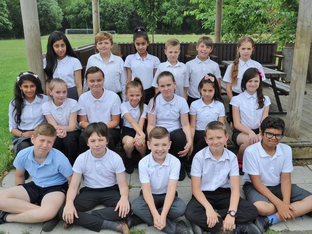 Watergall primary school year 6 leavers Y617 EMN-170308-132836001