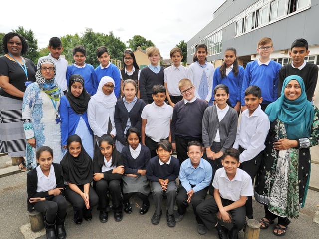 The Beeches School  year 6 leavers Y617 EMN-170308-132949001