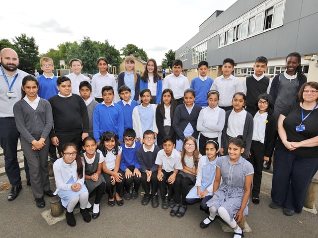 The Beeches School  year 6 leavers Y617 EMN-170308-133001001